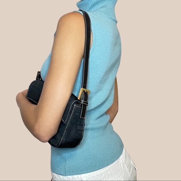 💙 Blue Turtleneck 💙 - Picture 4 of 4